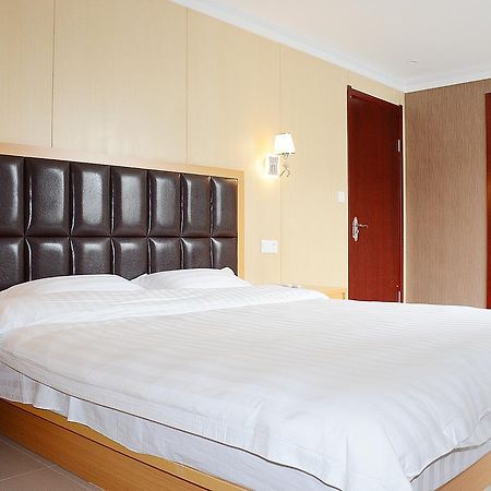 100 Inn Plus Pudong Airport Hotel Xangai Exterior foto